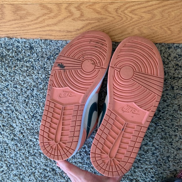 Nike Air Jordan 1 Low 'Light Madder Root' Women's Size 7.5 - Picture 5 of 6